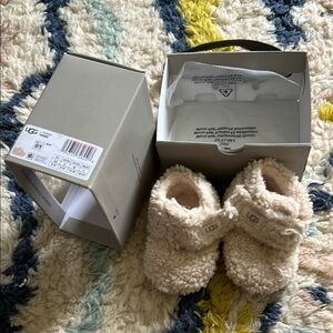UGG Bixbee baby Booties w box